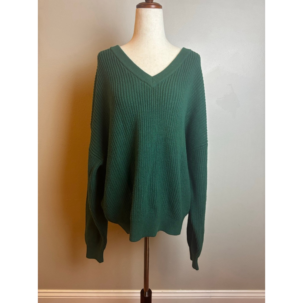 Women's Tna Dark Green V-Neck Sweater Size 2 oversized cable knit Aritzia